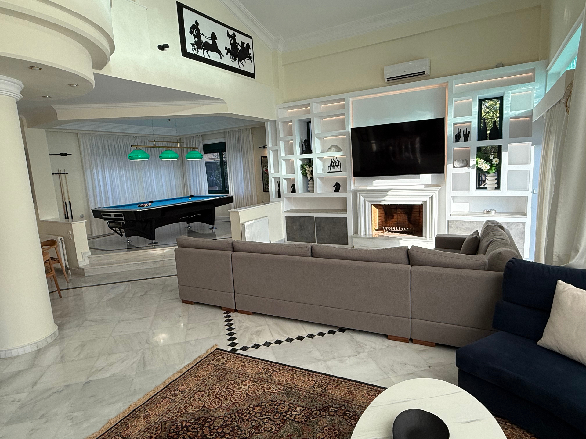Elegant lounge